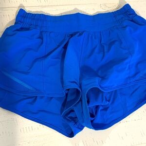 Lululemon Hotty Hot Low-Rise Lined Short 2.5" - Poolside